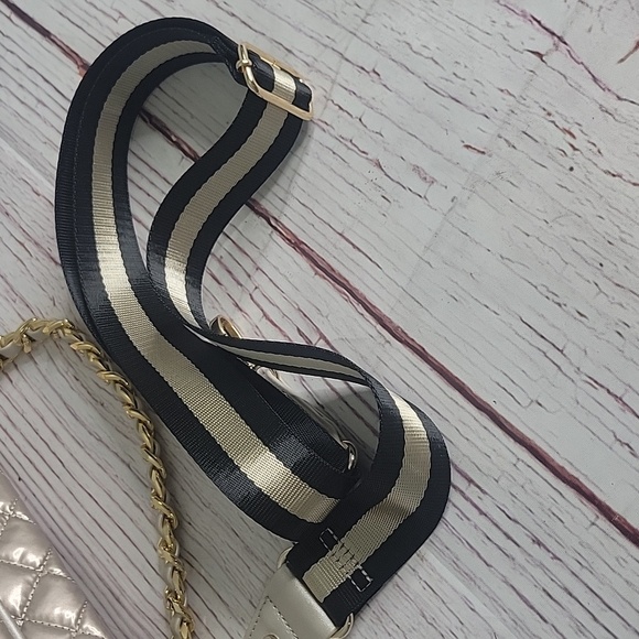 LEMONBELLA Quilted Soft Beige/Gold Metallic Crossbody Bag NWT - Picture 4 of 10